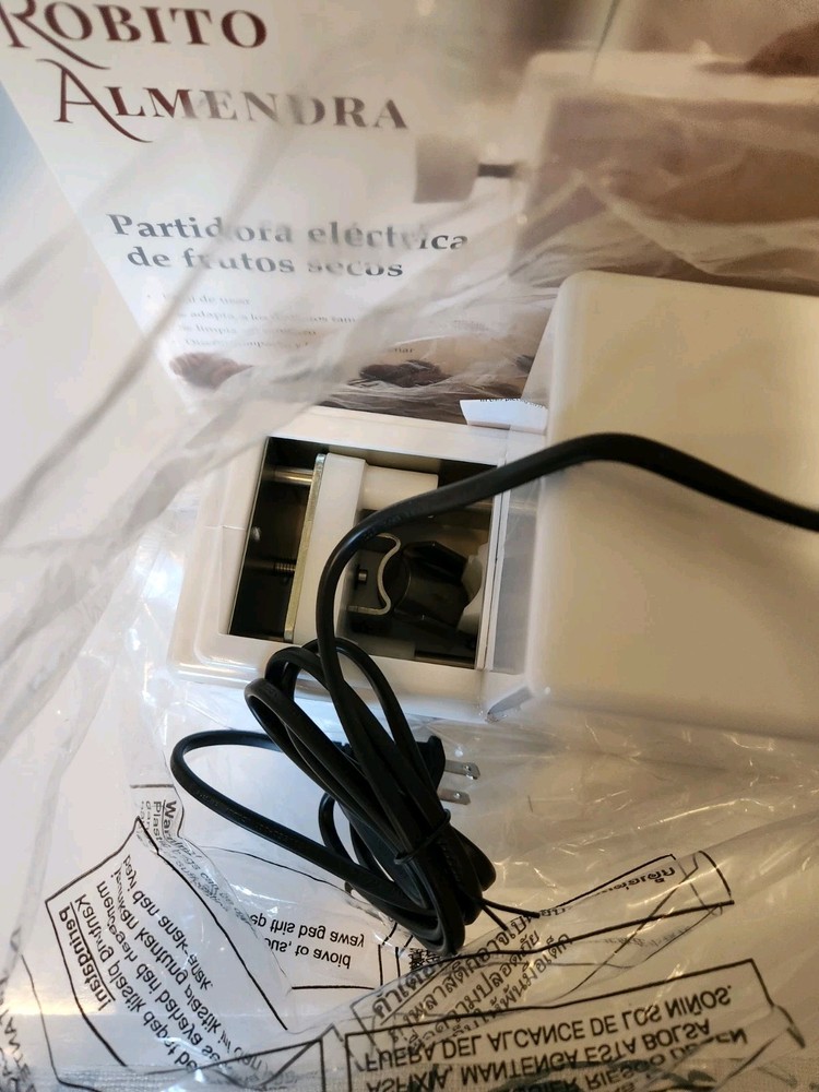 Pelamatic Robito Almendra Electric Nut Cracker Open Box