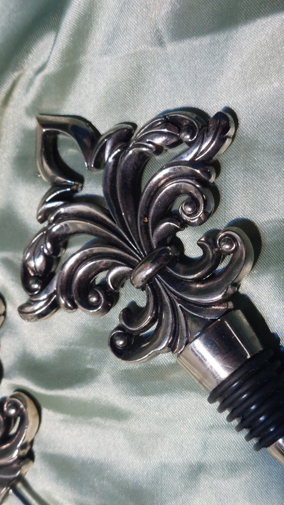 Decorative Fleur-de-lis Metal Corkscrew and Bottle Stopper Set