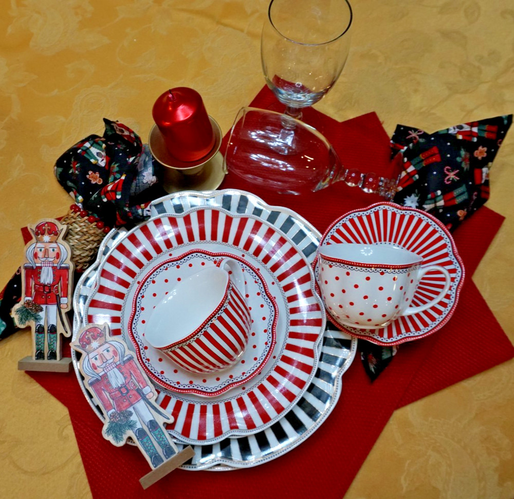 NEW Nutcracker Christmas Ready to Use Tablescape Bundle Kit Service for 2