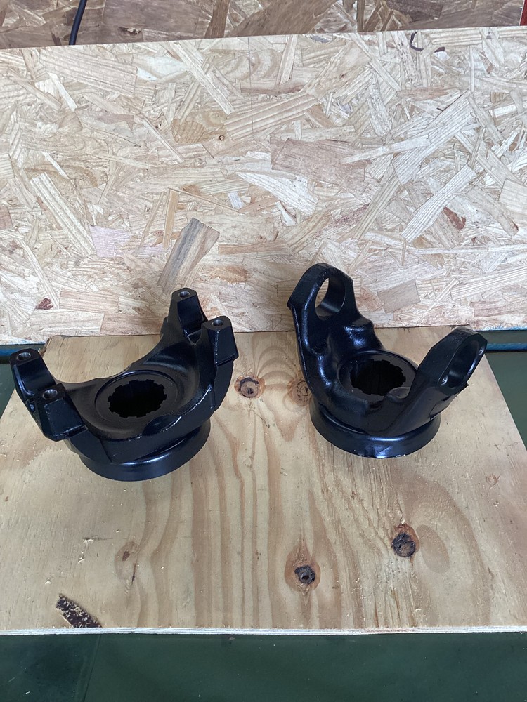 Yoke, universal joint HEMTT/M915/M916A1 /Dana 65-4-3711X