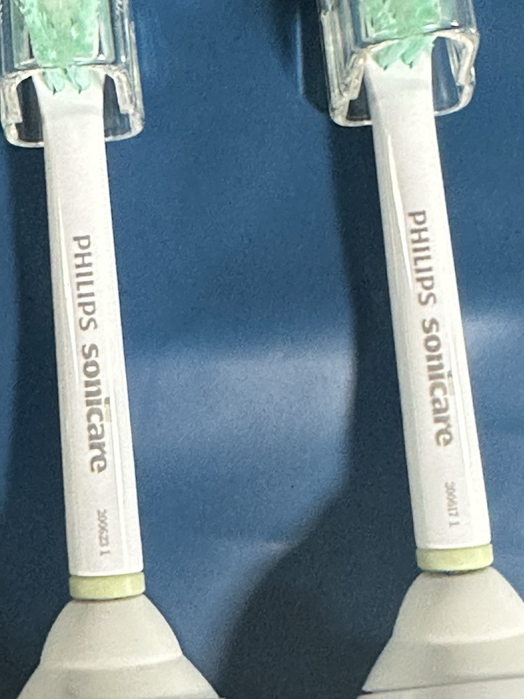4 Pack Toothbrush Replacement Heads for Philips Sonicare, made by Philips