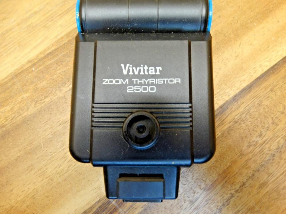 Vivitar - 200M Thrystor 2500 Camera Flash
