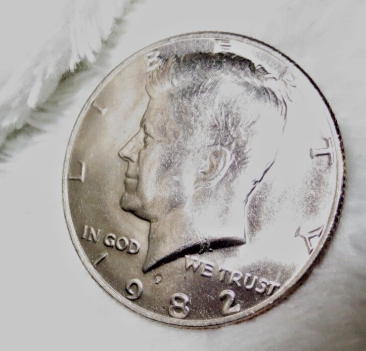 1982 KENNEDY HALF DOLLARS, CLEAN & SCARCE, SHARP DETAILS & FREE RETURNS