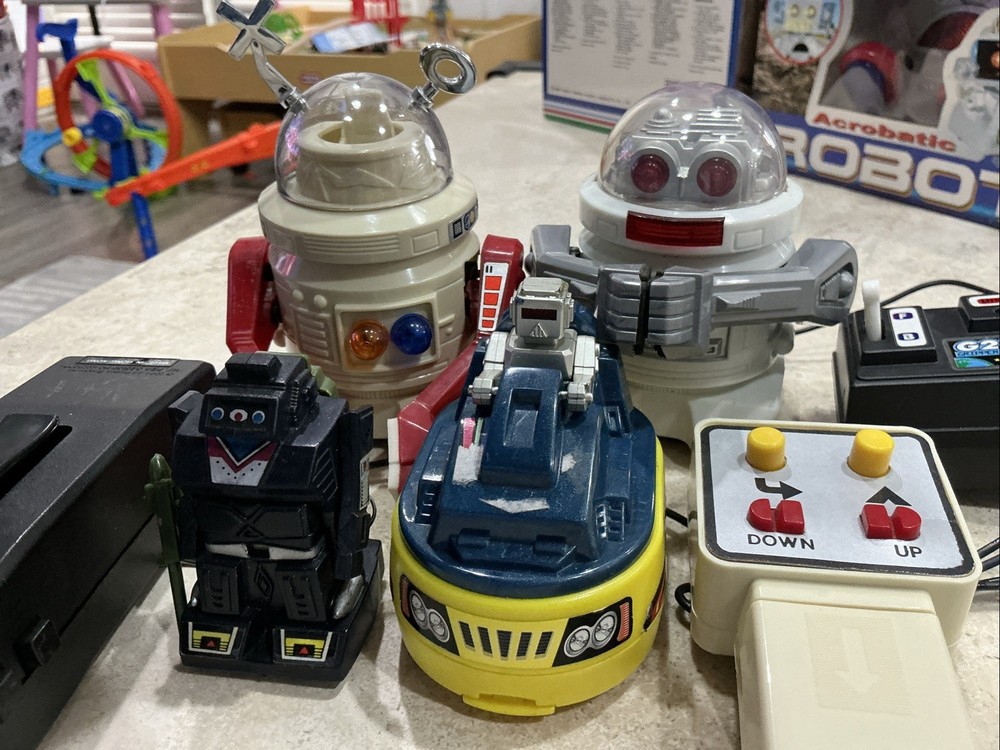 GROUP OF 4 BATTERY OP ROBOTS