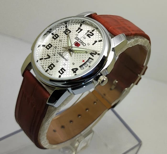 Seiko 5 Automatic Wrist Watch Silver Dial With Octa Case Made By Japan