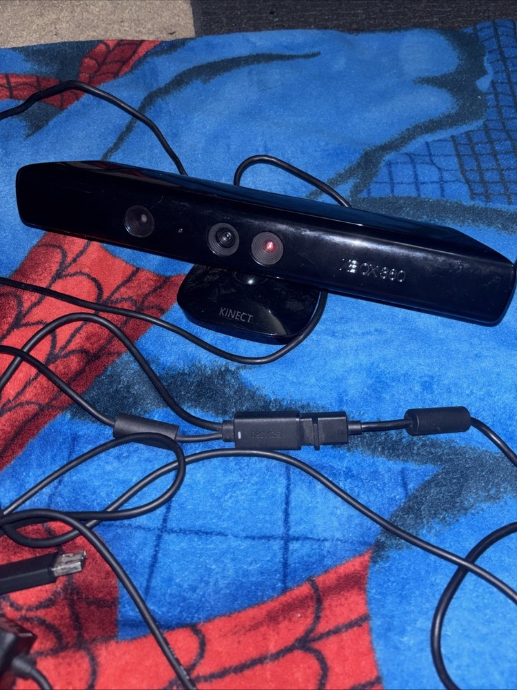 2 Xbox 360 Kinect Game Ands Sensor Bundle