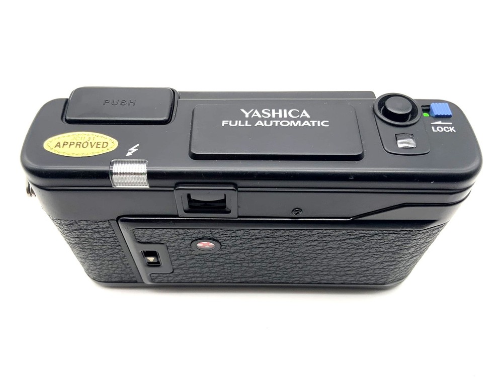 Yashica Full automatic Compact Camera With Lens 38mm 1:2.8 35mm Defective