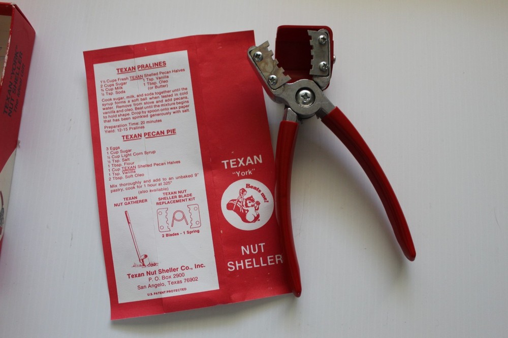 Texan "York" Nut Sheller a Plier-style Kitchen Tool Nut Cracker Red