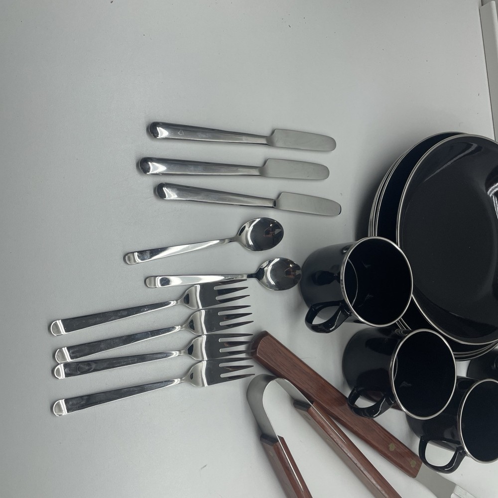 Field And Stream Camp dish set. Set Not Complete.