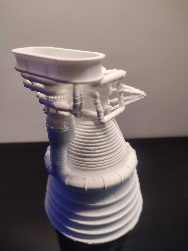 3d printed Rocketdyne F-1 rocket Engine 1:20
