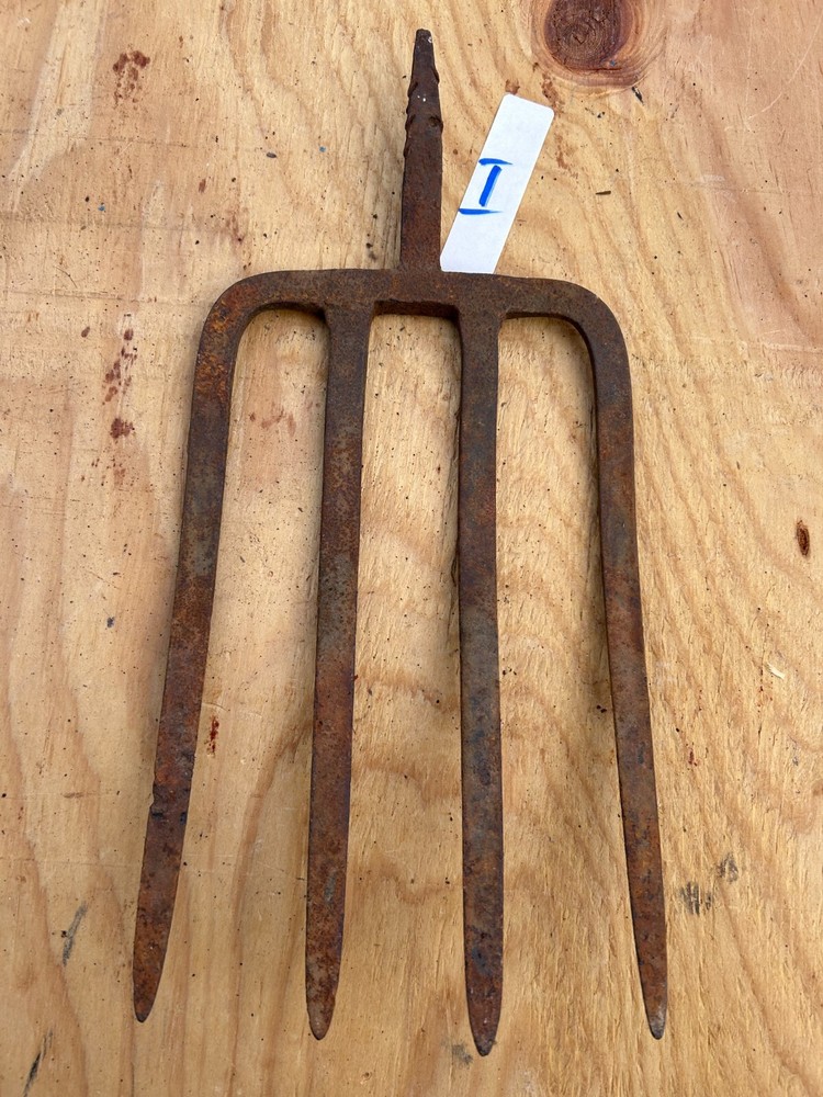 Fork Rake Head 4 Thines Rusty Rustic no handle Original Vintage Primitive Metal