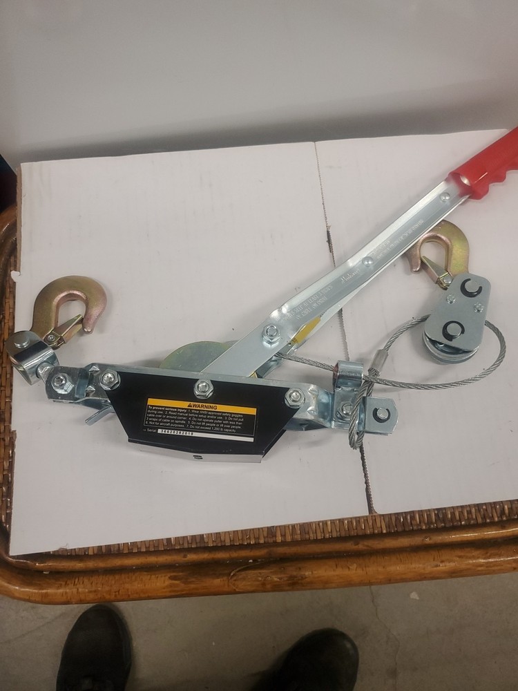 HAUL MASTER CABLE WINCH PULL WITH A 1200 LB CAPACITY ITEM 30131