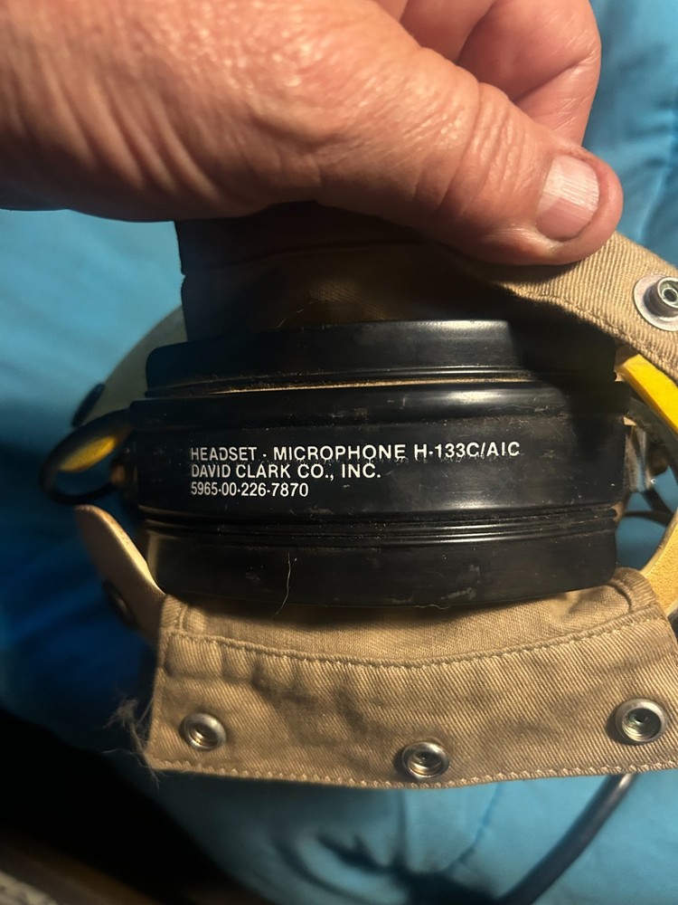 U.S. NAVY FLIGHT DECK HELMET, COMPLETE WITH COMMS. FREE SHIPPING