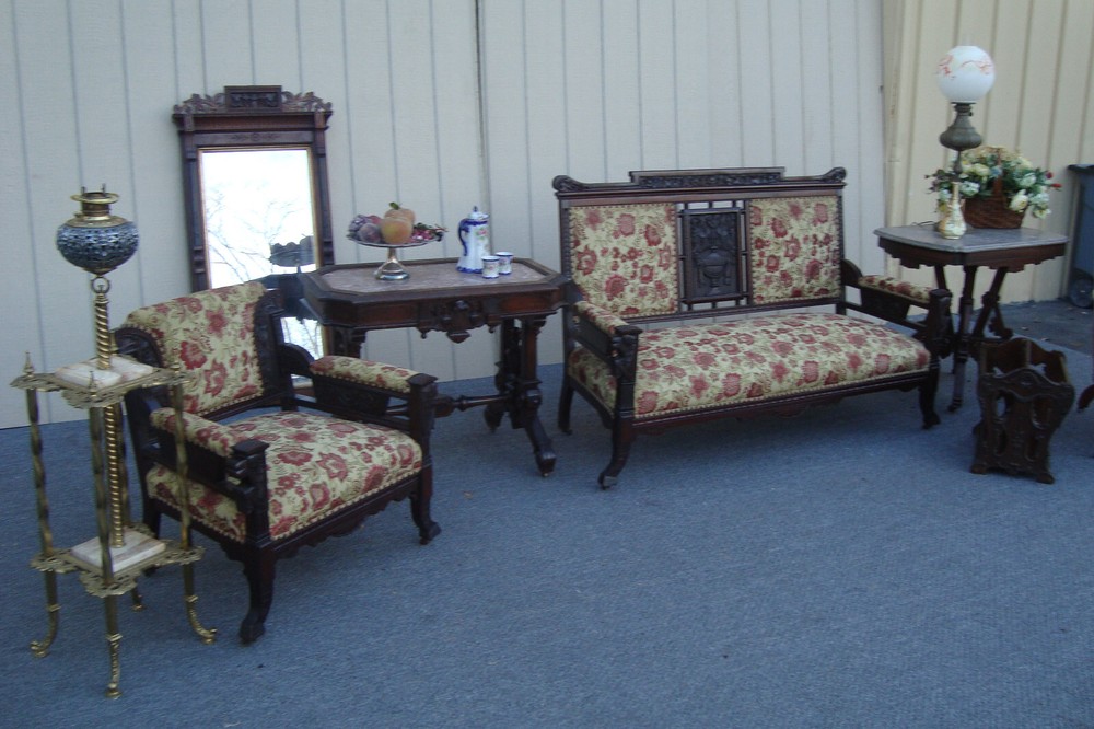 63402 Decorator Round Lamp Table Stand Nightstand Eagle Head