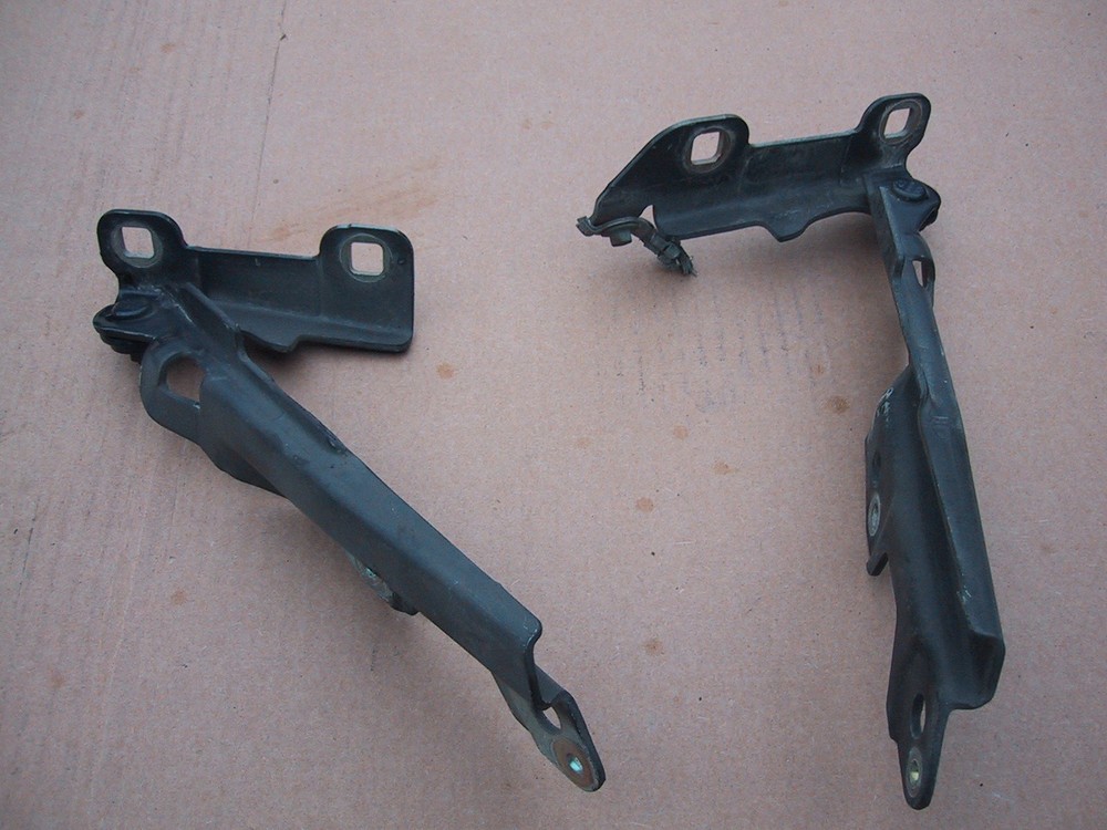 HOOD HINGES MUSTANG 94-04