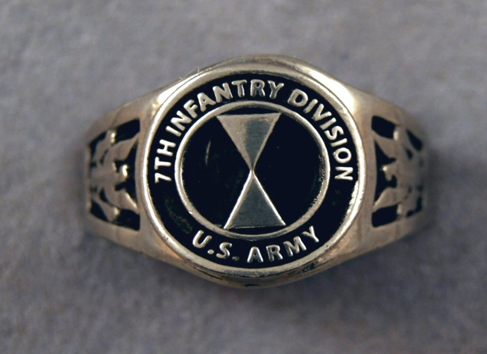 7th Infantry Division ring 7th ID Unit Insignia LIGHT , SILENT and DEADLY