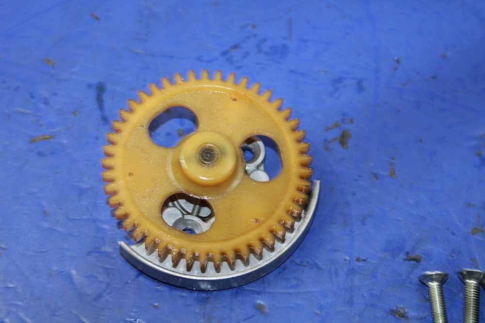 1982 YAMAHA XT200 XT 200 ENGINE MOTOR OIL PUMP