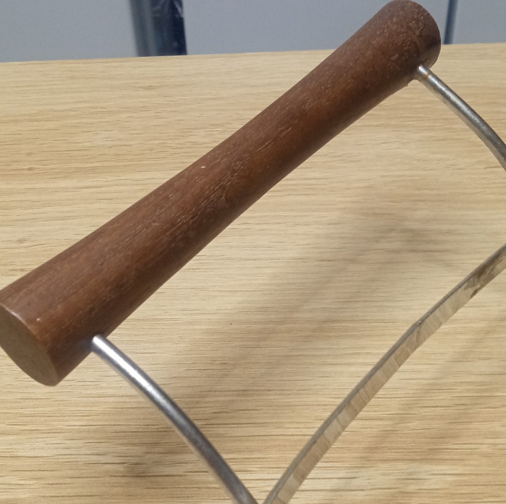 vintage corning ware casserole dish holder.