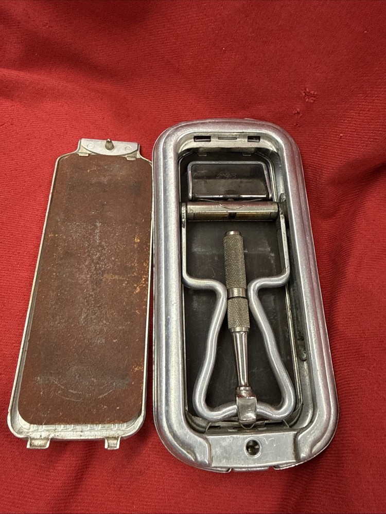 Vintage 1953 Rolls Razor Made In England D5