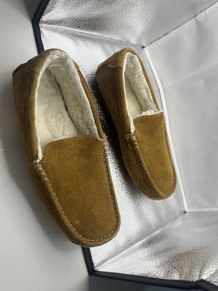 koolaburra by ugg mens slippers size 9. B