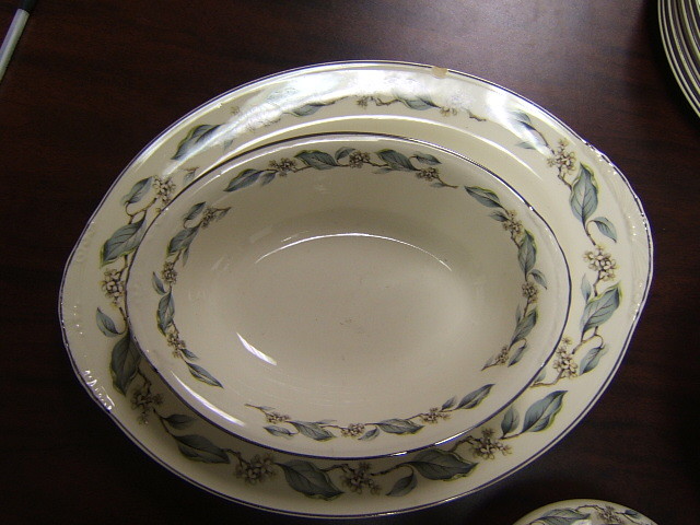 Homer Laughlin Eggshell Nautilus, Leaf & Tiny Flowers 59 Pieces Dinnerware
