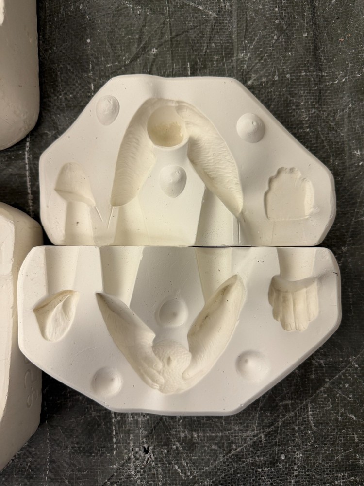 VINTAGE SCIOTO CERAMIC MOLD #S-2073 A & B SITTING SQUIRREL