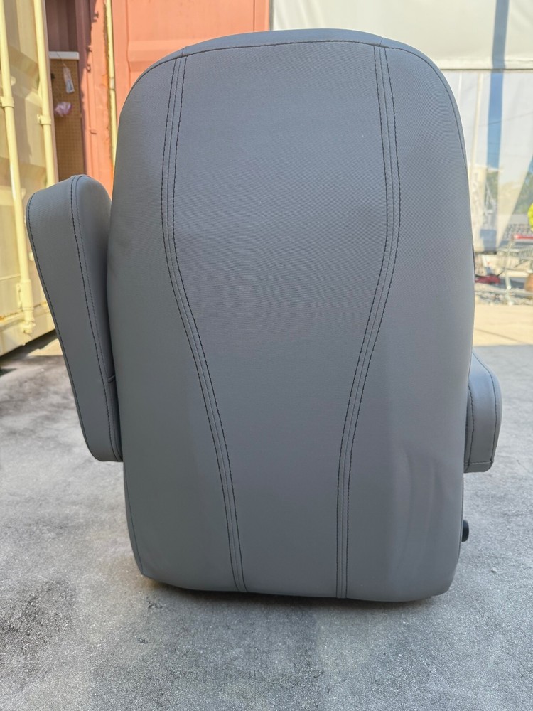 Bennington 22LX Captain Chair without base
