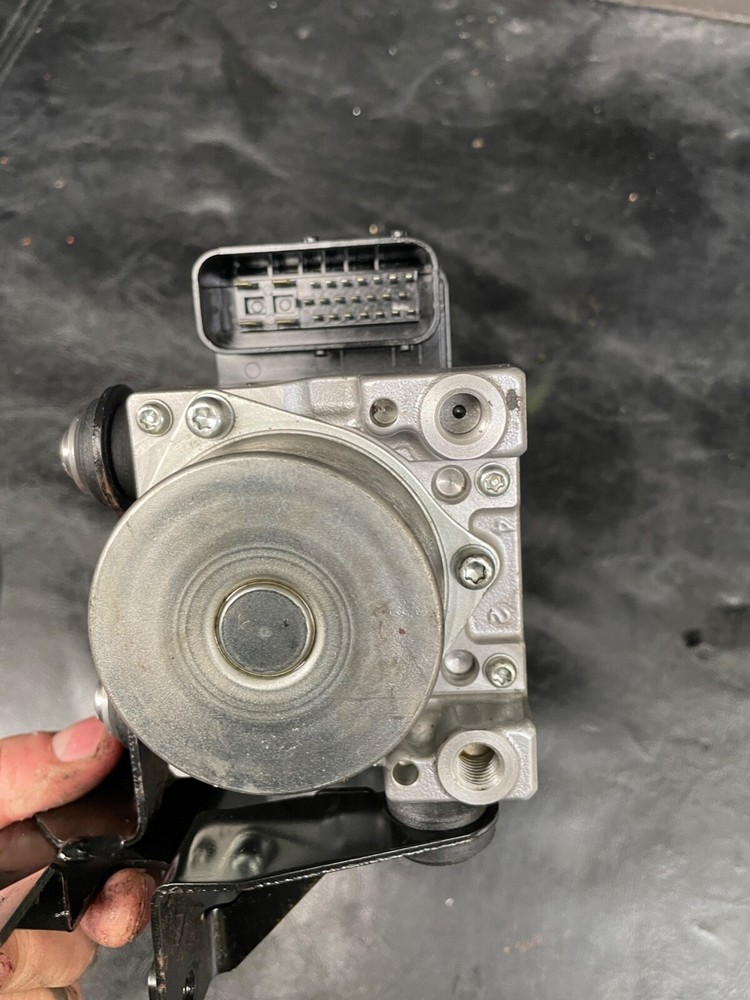 TRIUMPH 1050 SPEED TRIPLE 2011 2012 2013 2014 2015 ABS PUMP MODULATOR ECU