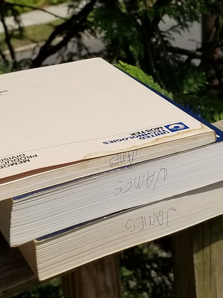 4 VINTAGE MOSTEK MICROELECTRONICS BOOKS MEMORY DATA 1979 MICROCOMPUTER 1984, '85