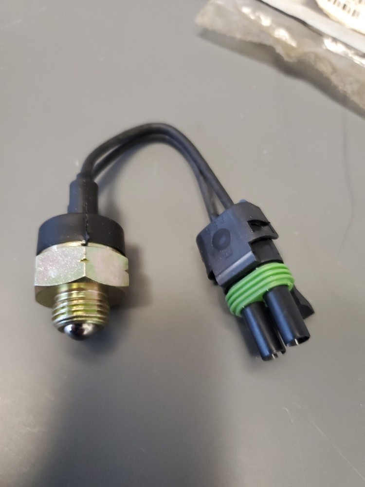 TORO GENUINE PARTS SWITCH PART # 104-0168