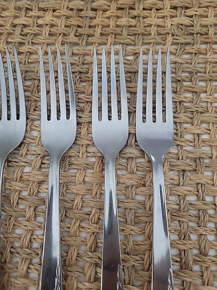 4 Oneida COBBLESTONE Stainless Dinner Forks
