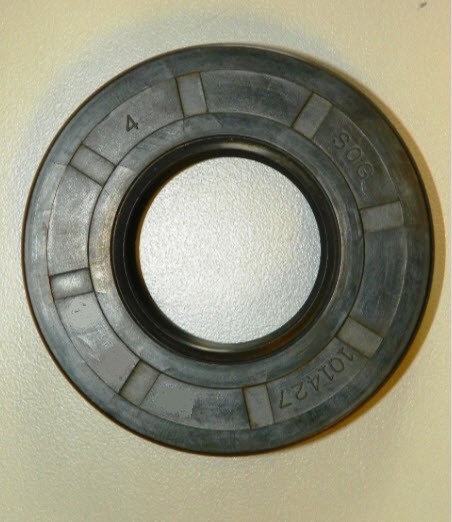 John Deere DE18700 Seal, Fits several models MX5-MX7 + More