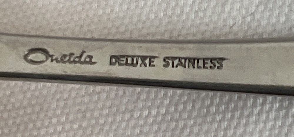 Oneida Polonaise Deluxe Stainless Ladle Burnished Handle