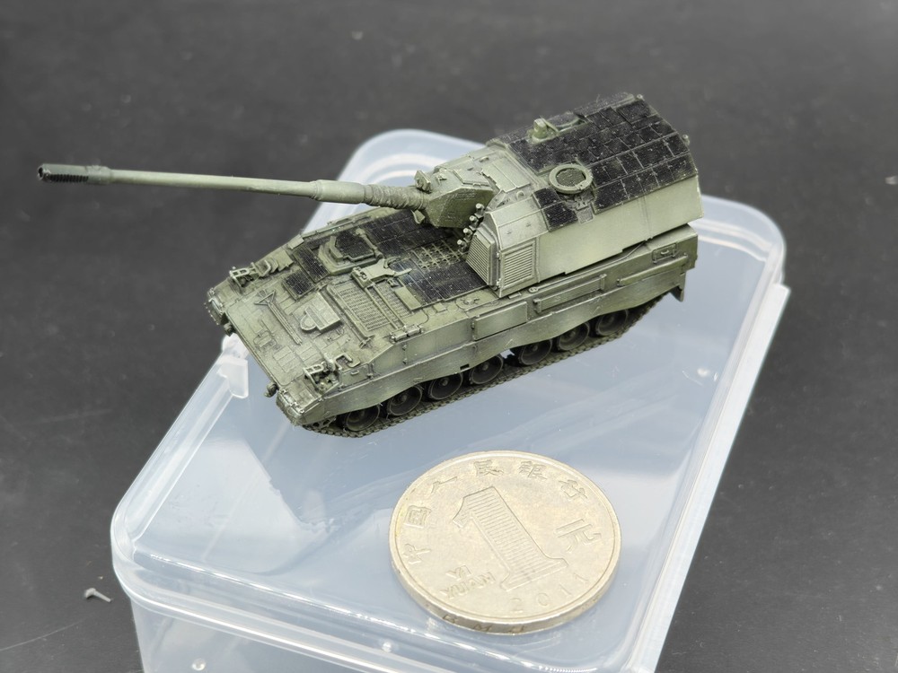 3D Printed 1/144 German PzH-2000 Self Propelled Artillery Finished Colored Model