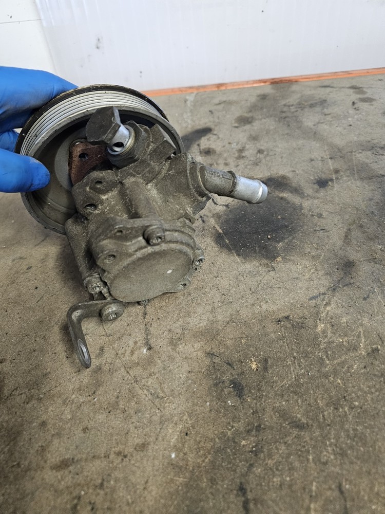 BMW X1 X3 E87 E90 E83 E83 E87 E90 N47 HYDRAULIC Power Steering Pump
