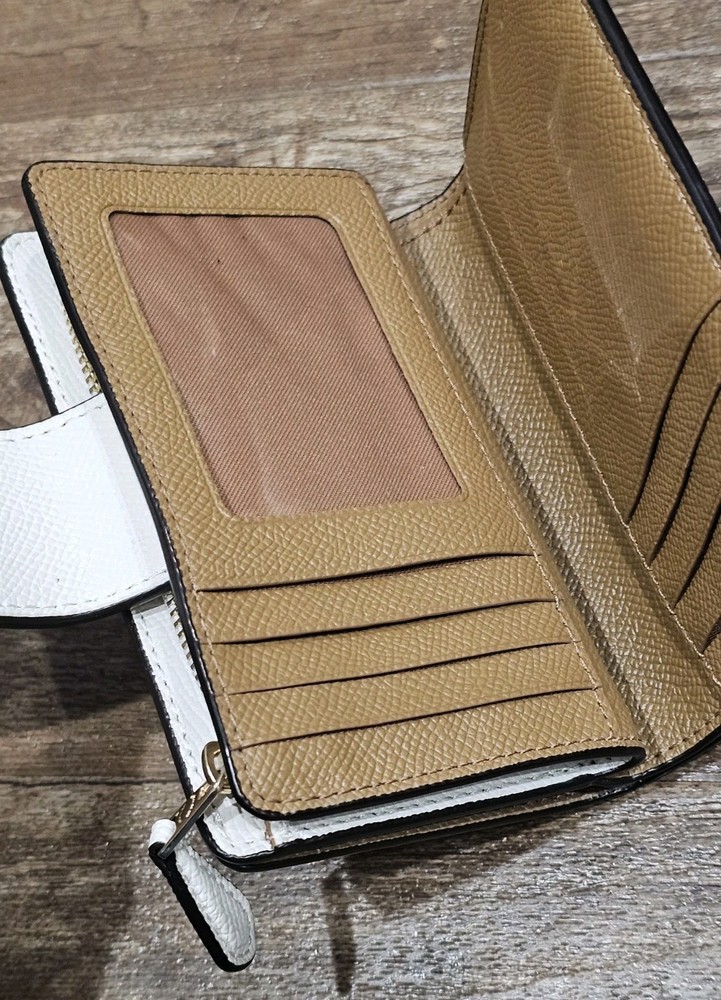 Coach Medium Corner Zip Crossgrain Leather Wallet Gold/White Pre-owned