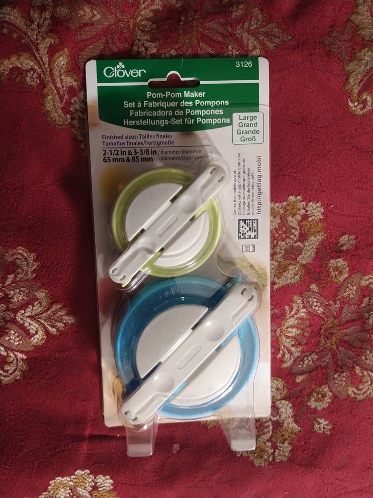 Clover Pom-Pom Maker Large 2-1/2'' & 3-3/8'' item 3126