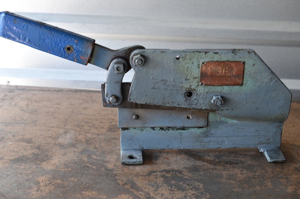 Meyer throatless bench shear