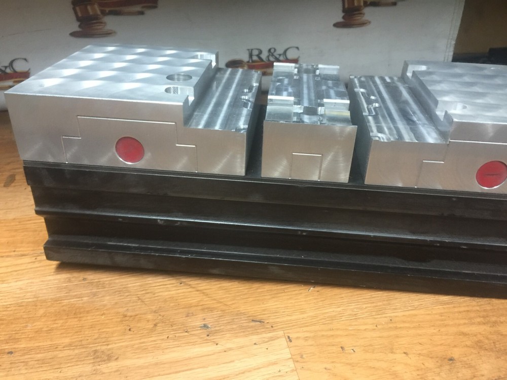 Chick Dual Station Qwik-Lok 6 "
