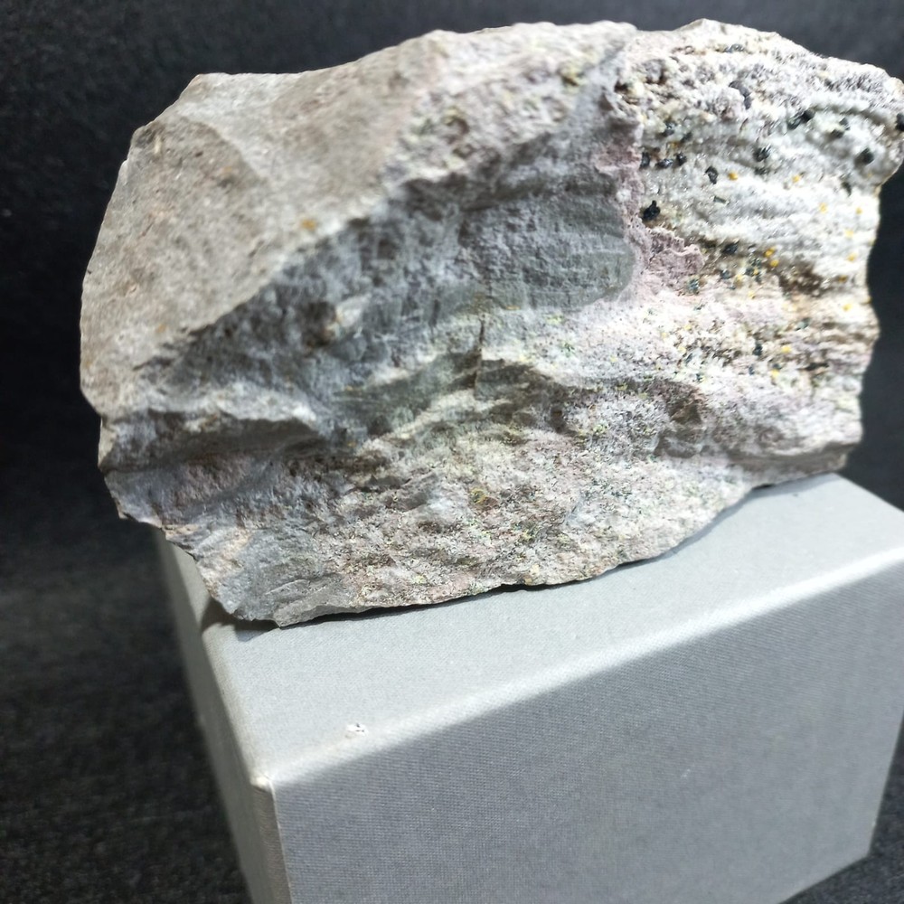 Osumilite, Tridimite
