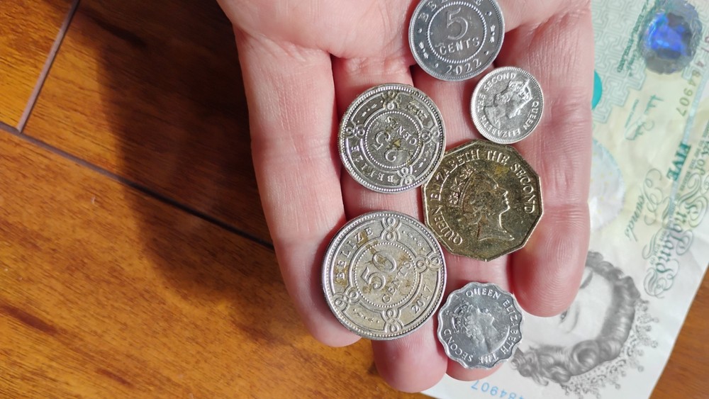 BRITISH POUND 5 OLD VERSION + BELIZE COINS