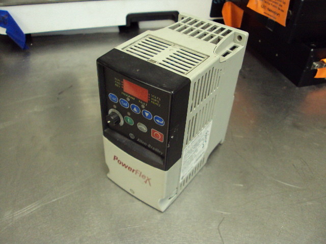3 ~ PHASE ALLEN BRADLEY POWERFLEX 4 VARIABLE SPEED FREQUENCY AC DRIVE