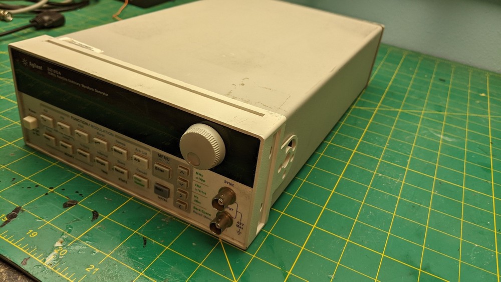 HP / Agilent 33120A 15 MHz Function / Arbitrary Waveform Generator TESTED