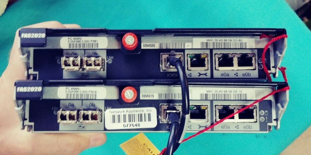 Network Appliance FAS2020 Hard Drive Array Controller Module 111-00237+D1