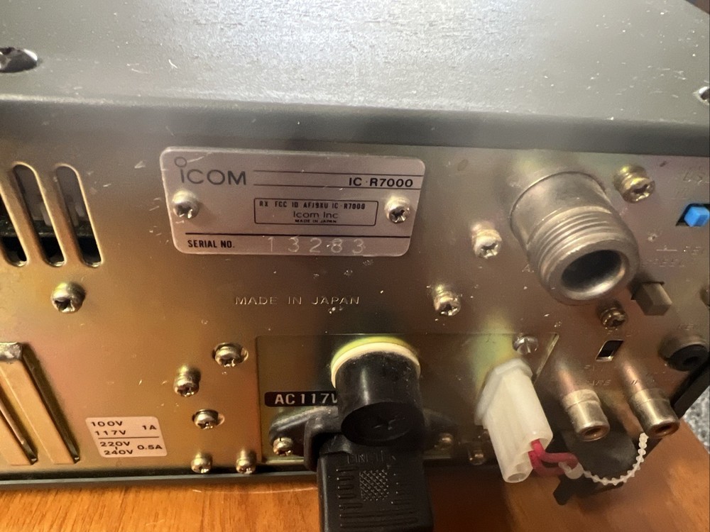 Icom IC-R7000 Communications Receiver Serial#13283 Powers On
