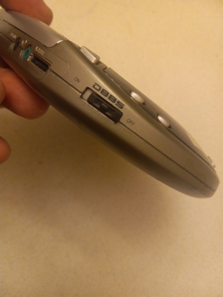 Classic CD Walkman Portable CD player Model CL160 - Works - Display doesnt work