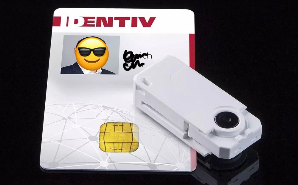 SCR3500 Smartfold Smart Card Reader