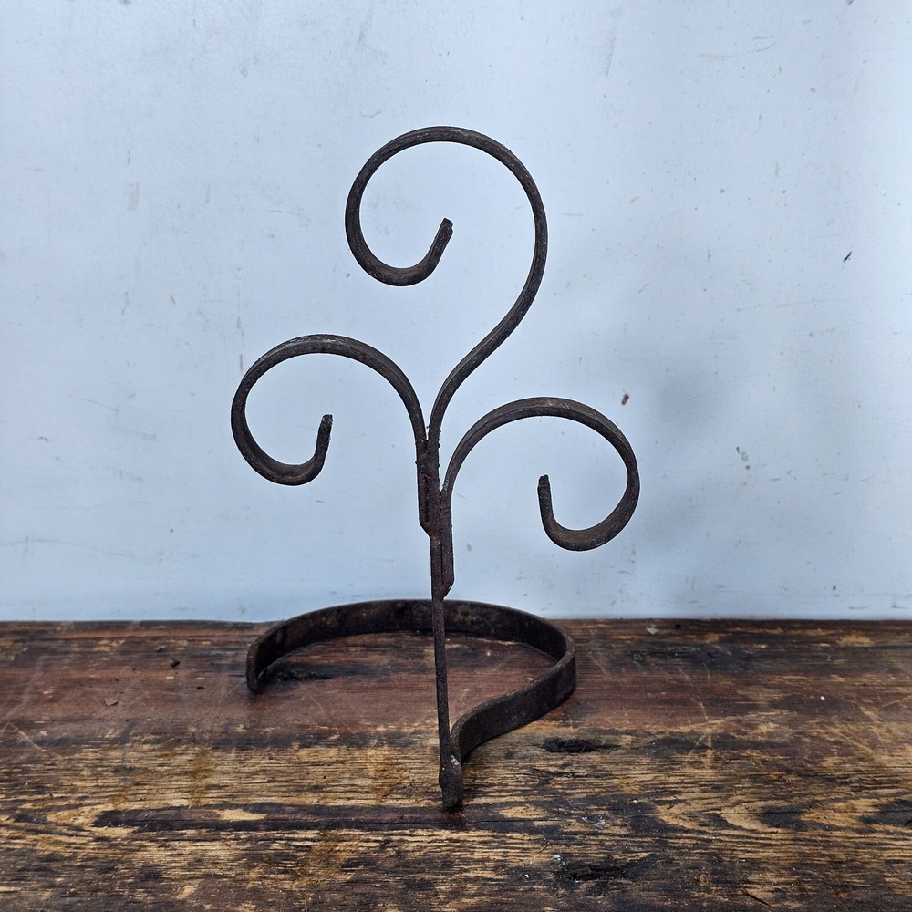 Single Pot Scroll Metal Wall Planter Rusty 8.75"H