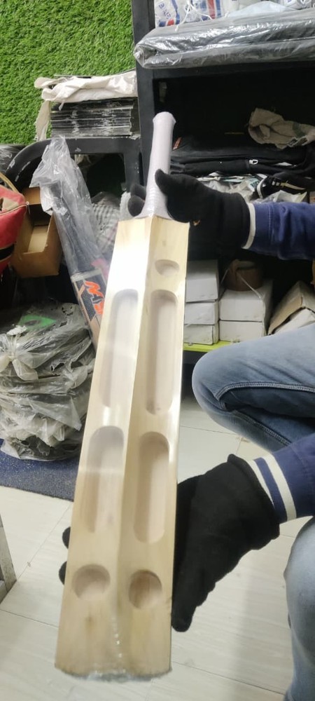 Selectted Willow Cricket Bat.
