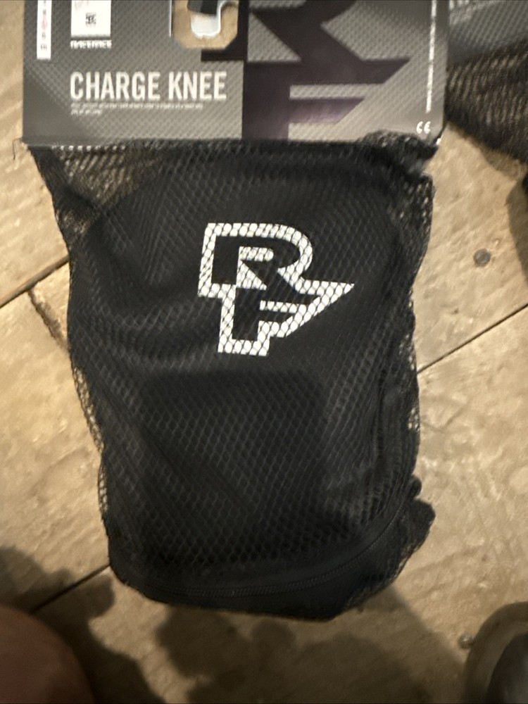Raceface Charge Knee Pads Size Large